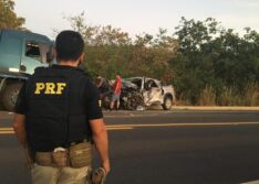 Dois homens morrem após colisão com caminhão no Sul do Piauí