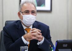 Ministro Queiroga ameaça cancelar aquisição da Sputnik V e governador reage