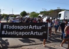 Familiares e amigos do jovem Artur cobraram a prisão dos assassinos