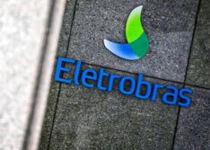 Bolsonaro sanciona com vetos MP da privatização da Eletrobras