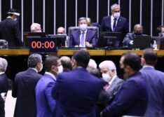 Em derrota para Bolsonaro, Câmara rejeita e arquiva PEC do voto impresso