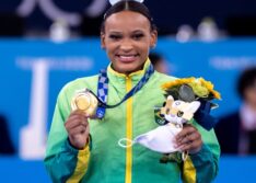 Rebeca Andrade leva medalha de ouro no salto e faz história nos Jogos de Tóquio