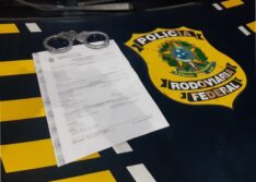 PRF cumpre mandado de prisão na BR 343 e prende homem que estava foragido da Justiça