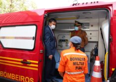 Wellington anuncia concurso para Bombeiros e entrega ambulância à corporação
