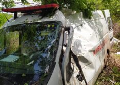 Motorista de ambulância morre e três ficam feridos em acidente na BR-135