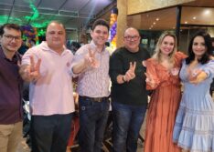 Os candidatos a presidente e vice-presidente da OAB/PI, Carlos Henrique e Nara Letícia, estiveram em  Picos na noite de ontem (04)