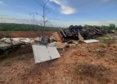 Carreta carregada com placas solares tomba no Sul do Piauí e causa prejuízo de R$ 4 milhões