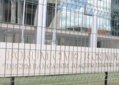 PI: mãe presa suspeita de abandonar bebê que morreu após ataque de porco é solta