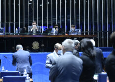 Congresso promulga parte da PEC dos Precatórios, muda cálculo do teto e viabiliza Auxílio Brasil