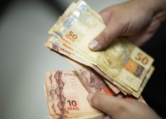Presidente Jair Bolsonaro anuncia salário mínimo de R$ 1.212 em 2022
