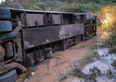 Acidente com ônibus deixa criança morta e outros 9 feridos no Sul do Piauí