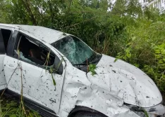 Equipe de comunicação do Governo do Piauí capota carro na BR 343
