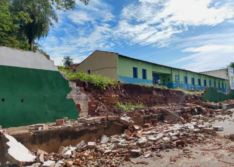 Forte chuva alaga ruas e causa estragos em bairros de Picos