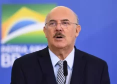 Ex-ministro Milton Ribeiro é solto e deixa carceragem da Polícia Federal em SP