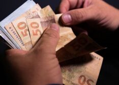 Congresso estabelece salário mínimo de R$ 1.294 para 2023