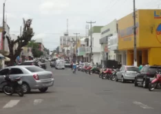 População amarra avô suspeito de estuprar a neta de 11 anos no Piauí