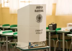 Eleitor deve entrar na cabine de votação sem celular, decide TSE
