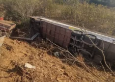 Acidente entre ônibus e caminhão deixa passageiros feridos na BR-316