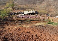 Caminhão carregado de carne tomba na ladeira de Fátima do Piauí