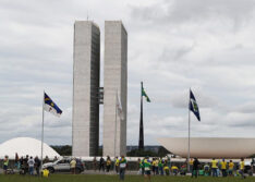 Manifestantes invadem área do Congresso