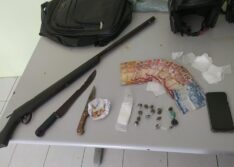 Alegrete: polícia desarticula ponto de vendas de drogas, apreende arma e prende duas pessoas