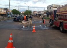 Picos: veículo derruba poste e deixa fios energizados na BR 316