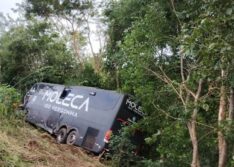 BR-316: acidente com ônibus da banda Moleca 100 Vergonha e ambulância de Itainópolis deixa um morto