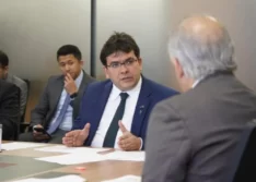 Rafael Fonteles cobra apoio de ministério para conclusão do Porto de Luís Correia