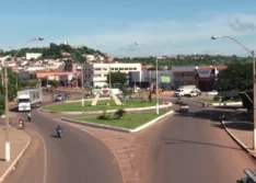 Criança é resgatada após ser encontrada no meio da rua em Picos; mãe é detida