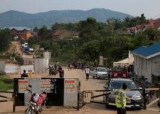 Escola na Uganda é alvo de ataque terrorista e tem pelo menos 41 mortos