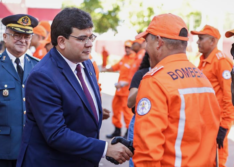 Governador promove 40 bombeiros e anuncia equipamentos para a corporação