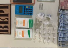 Polícia Militar estoura boca de fumo e prende homem por tráfico de drogas em Picos