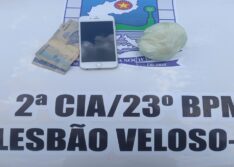 Mulher é flagrada com cocaína em Elesbão Veloso