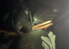 Estaca de ponte atravessa assoalho de carro e fere motorista no Piauí