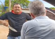 Armado com uma faca, vereador agride jornalista durante fiscalização em Cocal