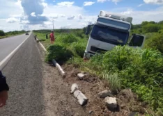 Caminhoneiro é autuado pela 11ª vez por embriaguez após causar acidente em Picos