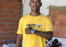 Jovem é morto a tiros e outro é baleado dentro de ginásio durante torneio de futsal no Sul do Piauí