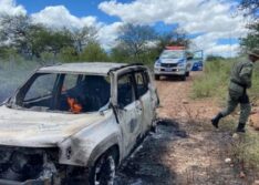 Corpos são encontrados carbonizados dentro de carro em Acauã
