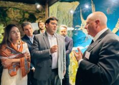 Governador Rafael Fonteles conhece opala da Austrália em busca de cooperação com o Piauí