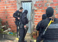 Operação prende “vovó da facção” suspeita de tomar decisões em tribunal do crime de organização