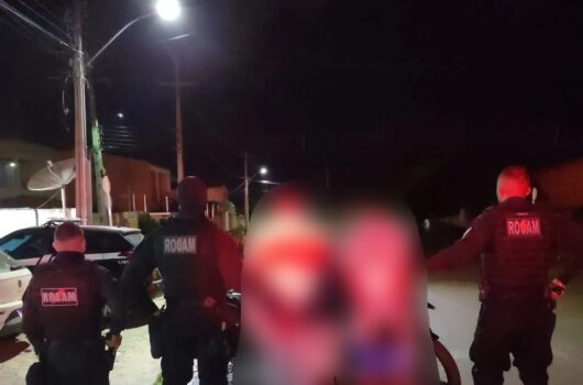 Dupla é presa após ser flagrada com arma de fogo em Picos