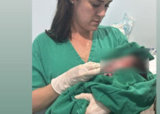 Bebê recém-nascida é encontrada em sacola de lixo perto de igreja em Teresina