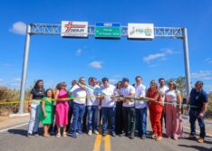 Governador entrega 73 km de asfalto e delegacia em Curimatá