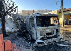 Caminhão apreendido por suspeita de conter drogas é incendiado no Piauí