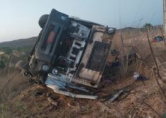 Passageiro morre após ser arremessado para fora de caminhão que tombou em Jaicós-PI