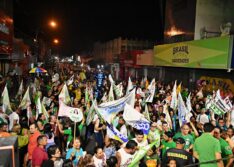 Dr. Pablo Santos e Xandú Néri reúnem multidão em caminhada e comício no Centro de Picos
