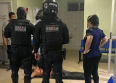 Homem esfaqueado agride médico e quebra porta de vidro no Hospital Regional de Picos