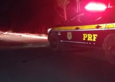 Colisão entre carro e carreta mata três pessoas e deixa uma ferida na BR-135 em Corrente