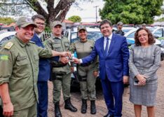 Governo do Piauí entrega viaturas para reforçar a segurança nas escolas do estado