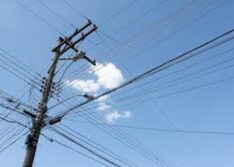 Homem morre ao subir em poste para cortar galhos de árvore e sofrer descarga elétrica em Picos